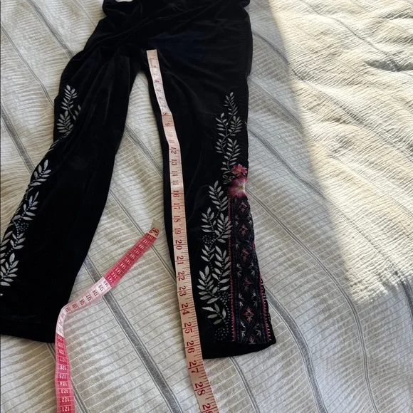 Johnny Was Stretch Velvet Embroidered Black Pants Size S - Picture 3 of 9